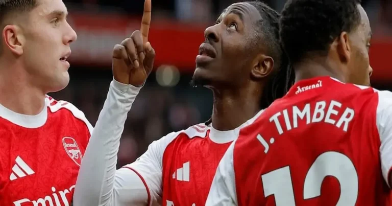 Después de 22 años de espera, el Arsenal volvió a conquistar la Premier League y varios de sus jugadores aprovecharon la histórica celebración