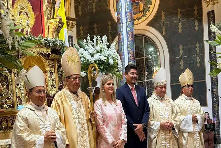 La nueva presidenta de Laura Fernández inició oficialmente su mandato en Costa Rica con un marcado mensaje de fe, al encomendar su Gobierno “a Dios y a la Virgen de los Ángeles”,