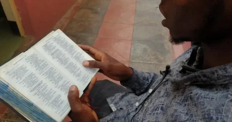 Un joven musulmán en un país de África Oriental decidió entregar su vida a Cristo tras conocer el Evangelio, una decisión que cambió
