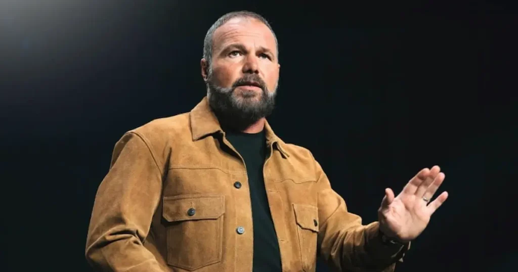 El pastor estadounidense Mark Driscoll desató una fuerte controversia en redes sociales luego de publicar un comentario en X en el que insinuó que María