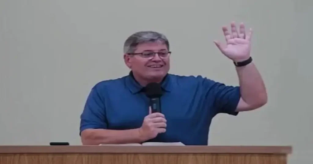El pastor brasileño Sandro Rocha volvió a generar controversia en redes sociales tras cuestionar públicamente la forma en que muchas