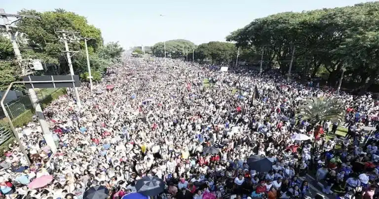 Miles de fieles evangélicos colmaron este pasado jueves las calles del centro de São Paulo durante la tradicional Marcha para Jesús, uno de los mayores eventos religiosos de América Latina.