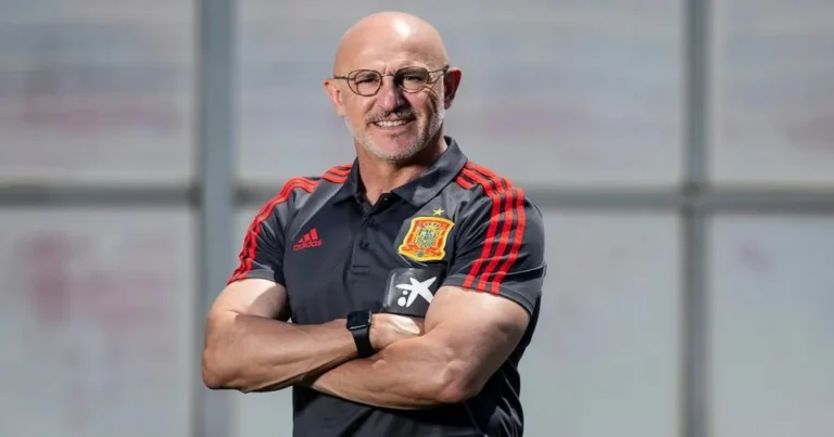 El seleccionador de España, Luis de la Fuente, compartió públicamente cómo vive su fe y aseguró que, aunque la oración forma parte de