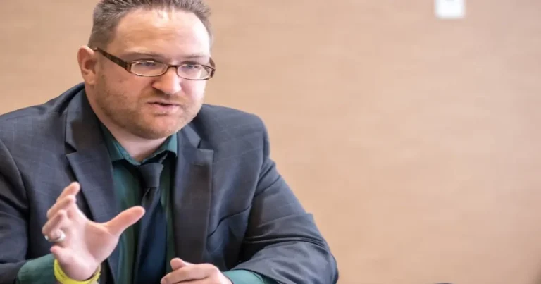 La muerte del teólogo y escritor Ryan L. Stollar ha generado conmoción en distintos sectores religiosos y entre organizaciones