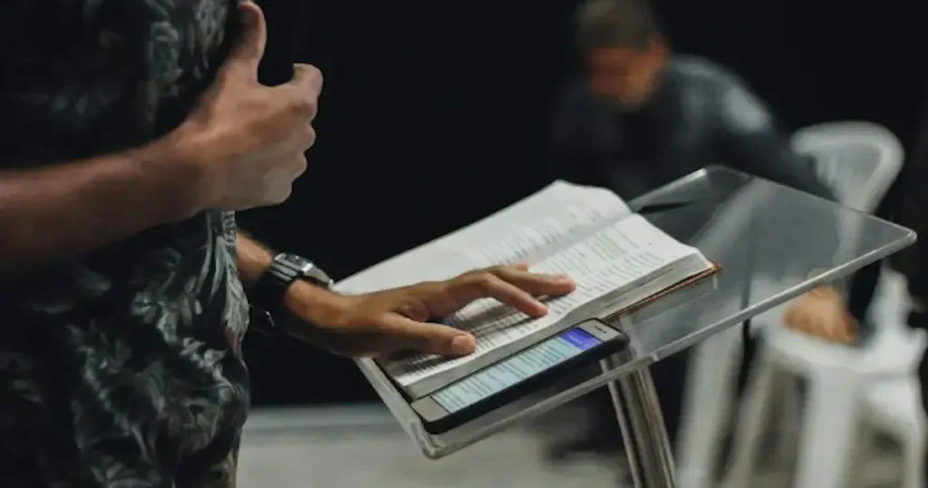 Encuesta 94% de los pastores temen que la IA malinterprete la Biblia