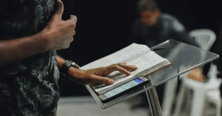 Encuesta 94% de los pastores temen que la IA malinterprete la Biblia
