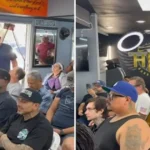Hombres se reunen en una barberia para leer la Biblia en EE. UU