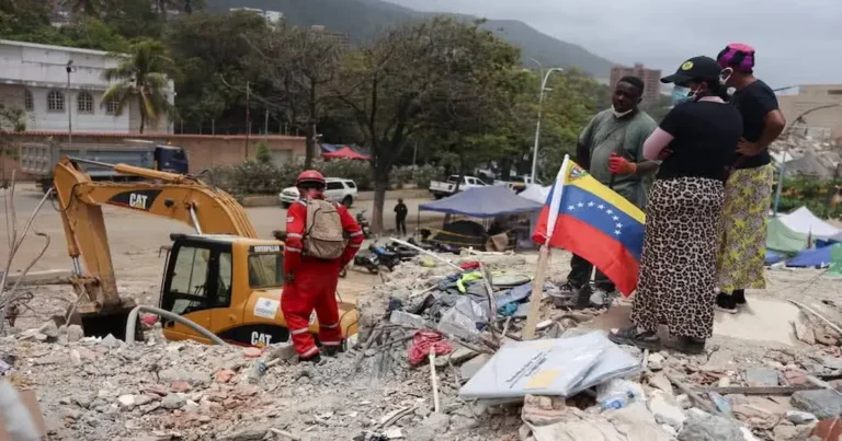 A casi seis semanas de los terremotos que golpearon La Guaira y otras regiones de Venezuela, miles de familias