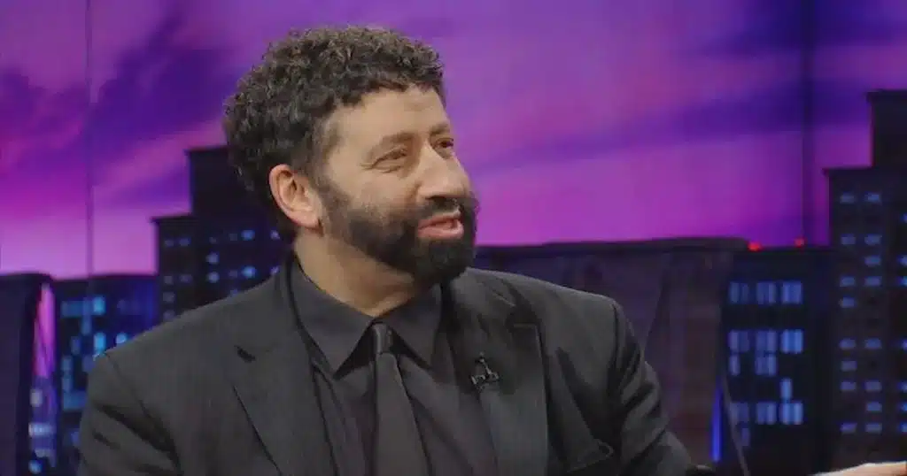El autor y rabino judío mesiánico Jonathan Cahn reveló que él fue el pasajero atacado durante el violento incidente